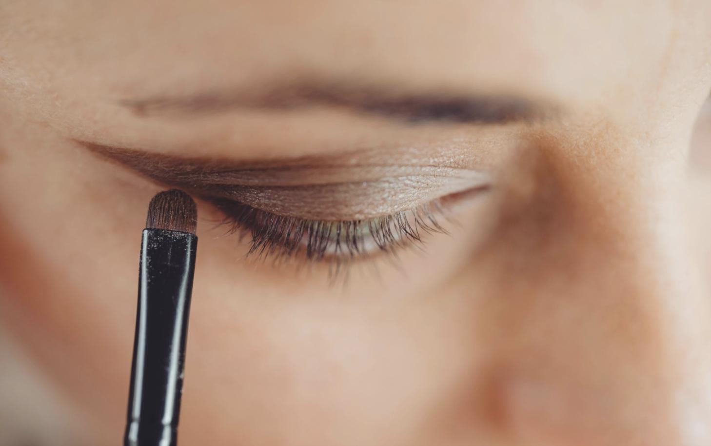 Detailaufnahme von kreativen Make-up Techniken und Farbverläufen